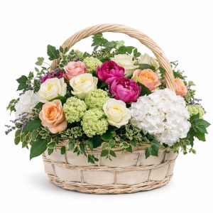 Цветочная композиция в корзине «Летний бриз»