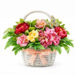 Цветы в корзинке с гортензиями